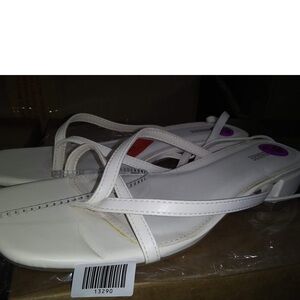 Cushionaire Women's Novella Low Block Heel Sandal, Cream, Size 8.5 Wide